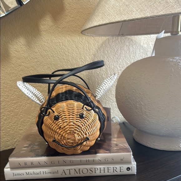Black and Tan Woven Handbag - Picture 2 of 6